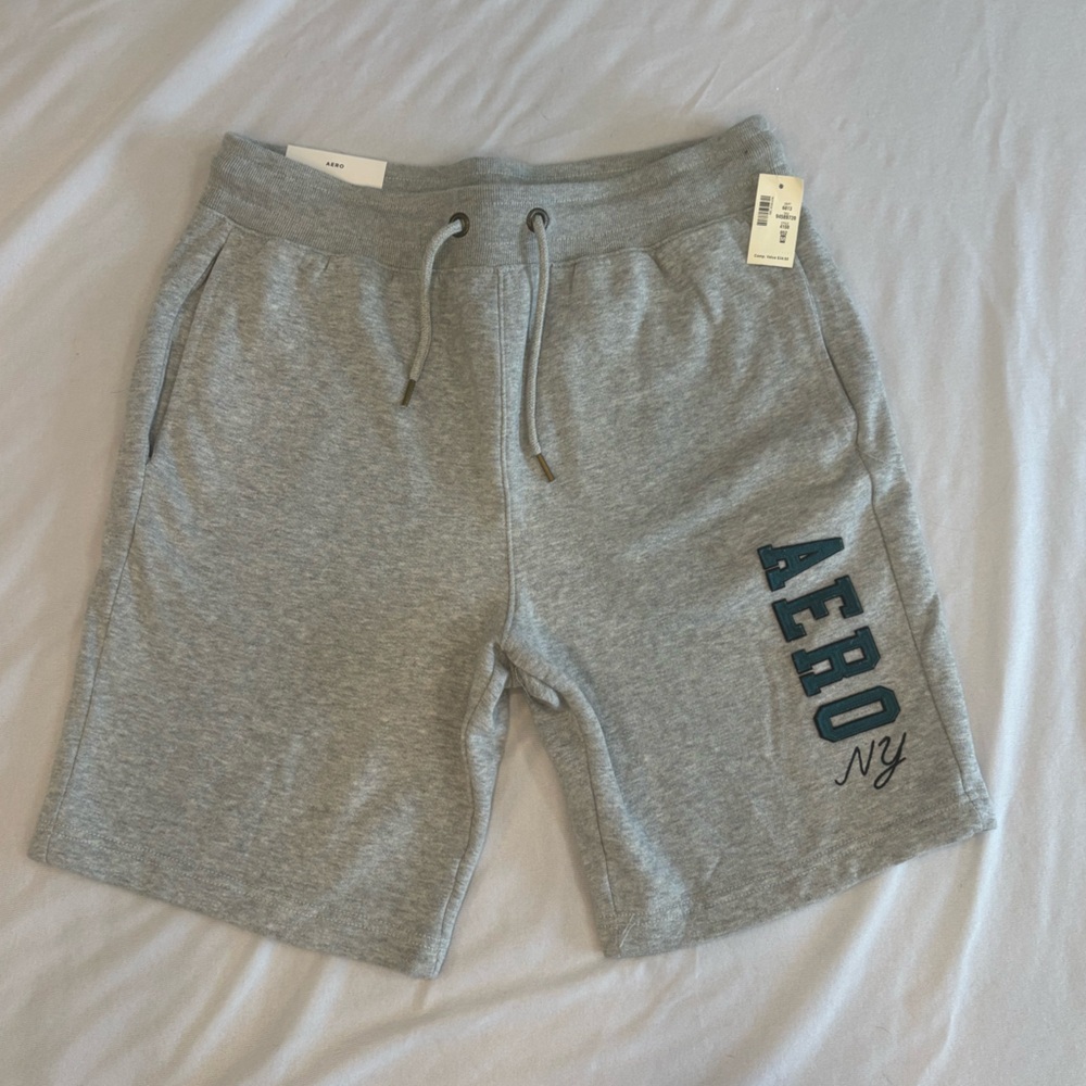 NWT AERO NY Aéropostale Men’s Gray Fleece Shorts Size Medium Drawstring Logo